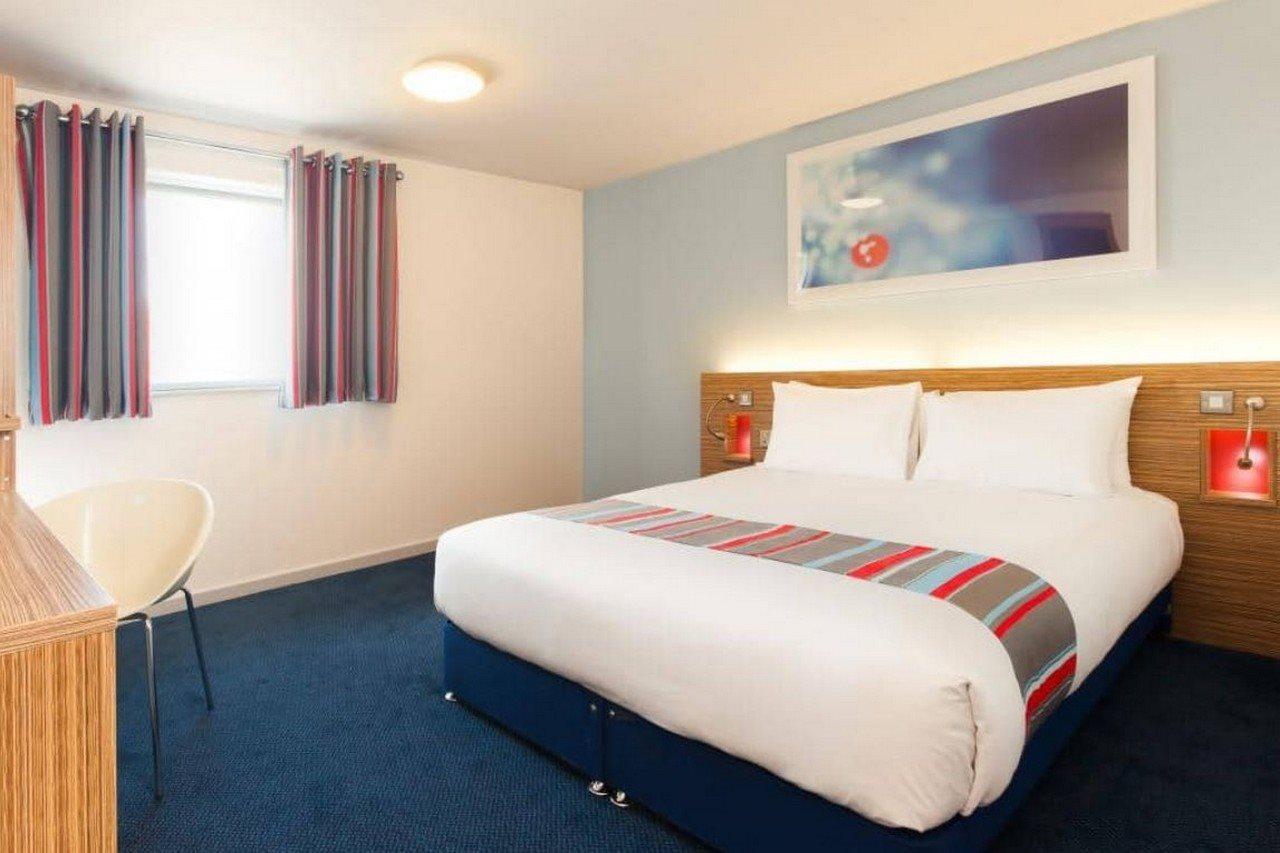Travelodge London Teddington Екстериор снимка