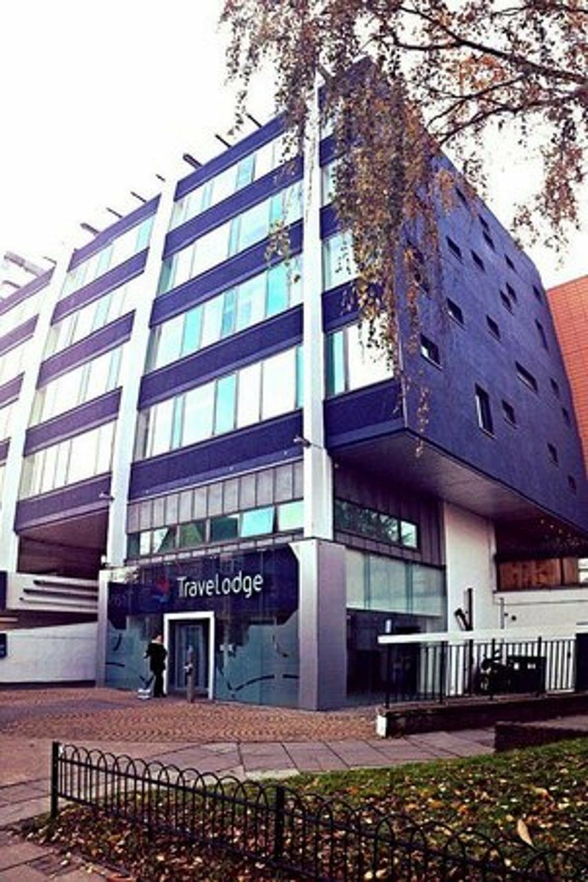 Travelodge London Teddington Екстериор снимка